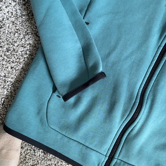 Nike Tech Full-Zip Hoodie with Black Details - Picture 3 of 4